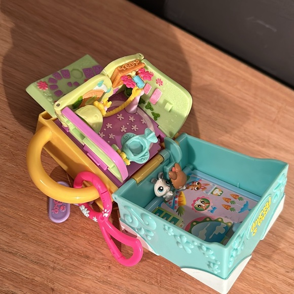 Mint littlest pet shop tiniest tiniest, pop-up bunny playset  - Picture 5 of 10